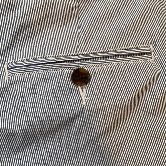 H&m blue and white stripe cuffed shorts. Front and back pockets. Size 6. - Picture 4 of 9